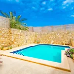 Stunning 3 Bedroom With Pool * Xagħra
