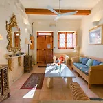 Stunning 3 Bedroom With Pool بيت للعطل *