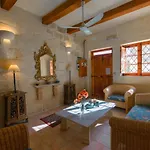 Stunning 3 Bedroom With Pool بيت للعطل
