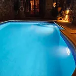 Stunning 3 Bedroom With Pool
