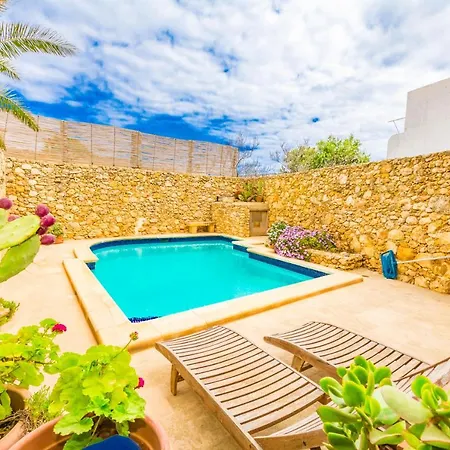 Stunning 3 Bedroom With Pool Xagħra