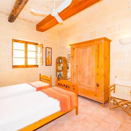 Stunning 3 Bedroom With Pool Hébergement de vacances