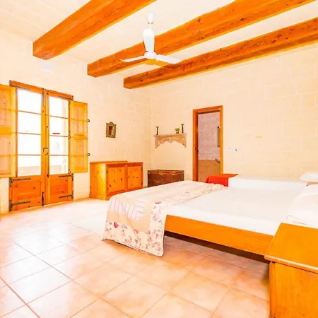 Hébergement de vacances Stunning 3 Bedroom With Pool