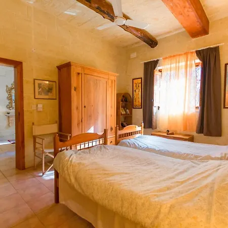 Hébergement de vacances Stunning 3 Bedroom With Pool