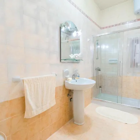 Stunning 3 Bedroom With Pool Дом отдыха *