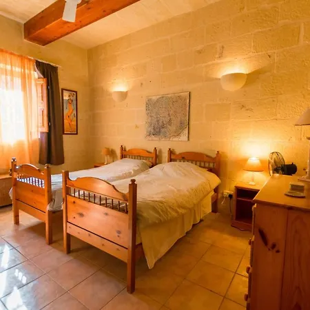 Stunning 3 Bedroom With Pool Hébergement de vacances