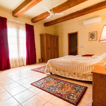 Stunning 3 Bedroom With Pool * Шаара