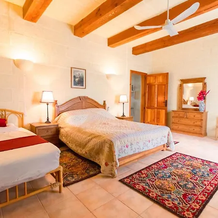 Hébergement de vacances Stunning 3 Bedroom With Pool Xagħra