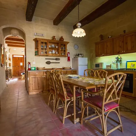 Hébergement de vacances Stunning 3 Bedroom With Pool