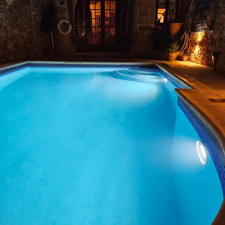 Stunning 3 Bedroom With Pool